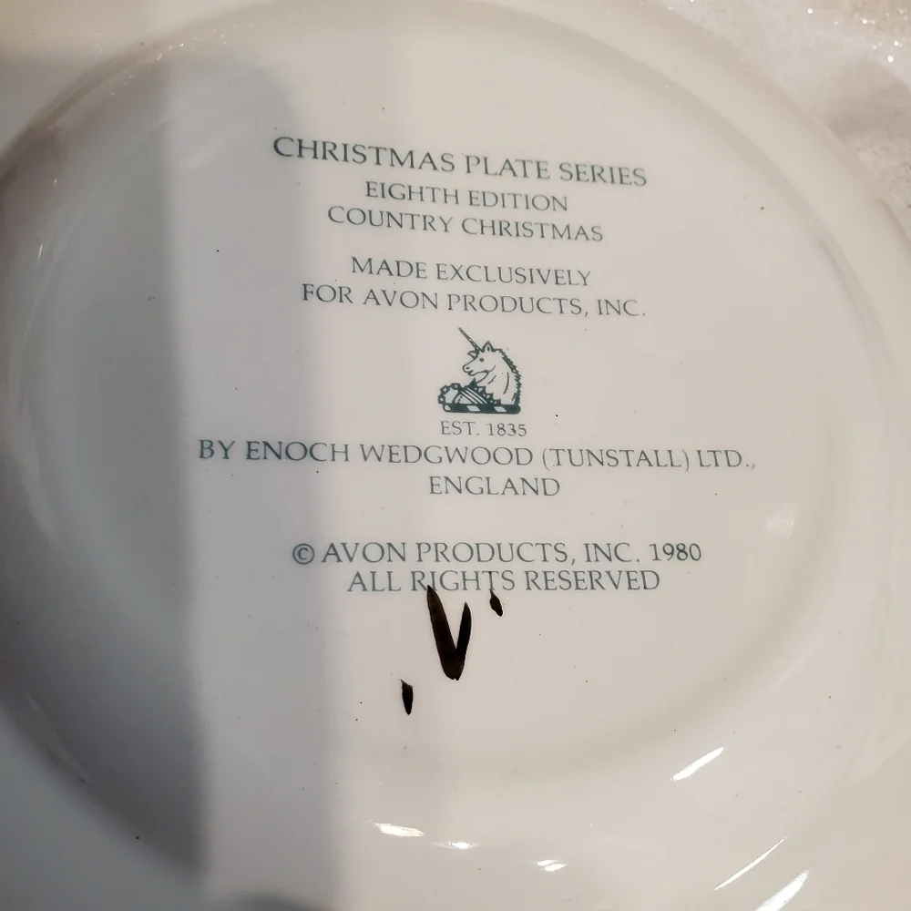 Vintage Avon 1980 22K Gold trim Country Christmas  Plate By Enoch Wedgwood - Picture 2 of 2